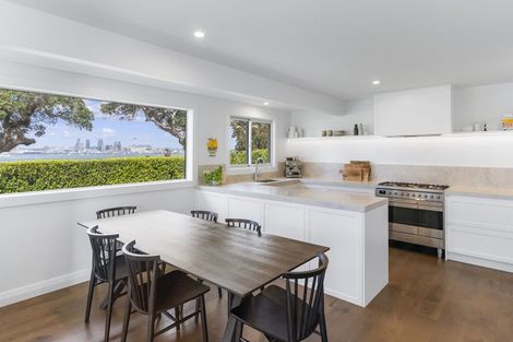 Photo of property in 21 Heath Avenue, Northcote, Auckland, 0627