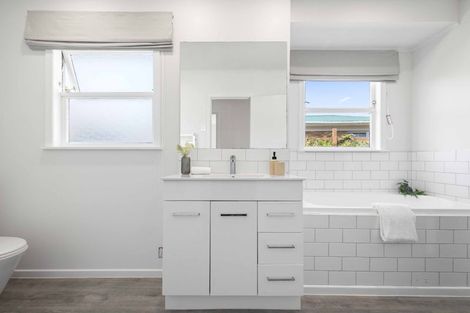 Photo of property in 10 Valley Road, Waiuku, 2123