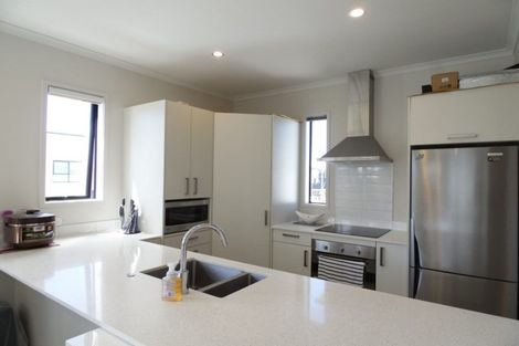 Photo of property in 16 Pheasant Lane, Hobsonville, Auckland, 0616