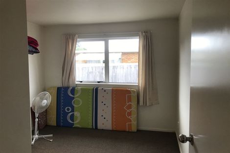 Photo of property in 2/92 Portage Road, New Lynn, Auckland, 0600