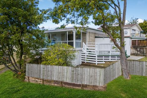 Photo of property in 1/1 Flagstaff Place, Massey, Auckland, 0614