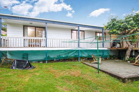 Photo of property in 32 Neil Avenue, Te Atatu Peninsula, Auckland, 0610