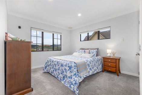 Photo of property in 25 Kilkelly Close, Tawa, Wellington, 5028