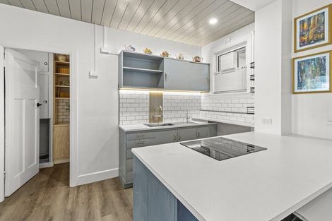 Photo of property in Devonport Apartments, 21/127 Saint Aubyn Street, New Plymouth, 4310