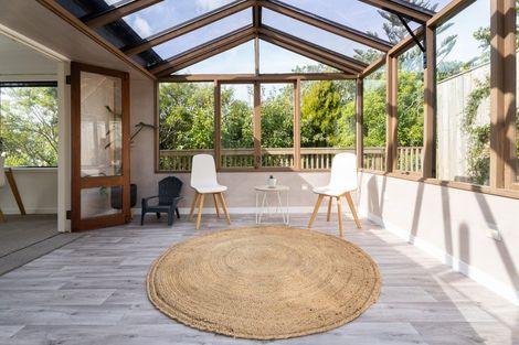 Photo of property in 8 Hillview Crescent, Paparangi, Wellington, 6037