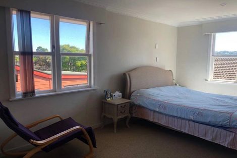 Photo of property in 90 Golf Road, New Lynn, Auckland, 0600