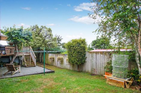 Photo of property in 32 Neil Avenue, Te Atatu Peninsula, Auckland, 0610