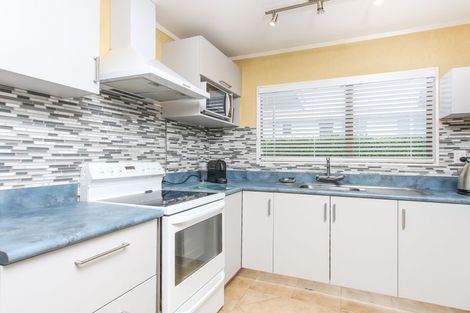 Photo of property in 32 Neil Avenue, Te Atatu Peninsula, Auckland, 0610