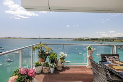 Photo of property in 72 Devonport Road, Tauranga, 3110