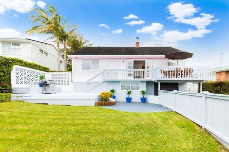 Photo of property in 5 Shanaway Rise, Hillcrest, Auckland, 0627