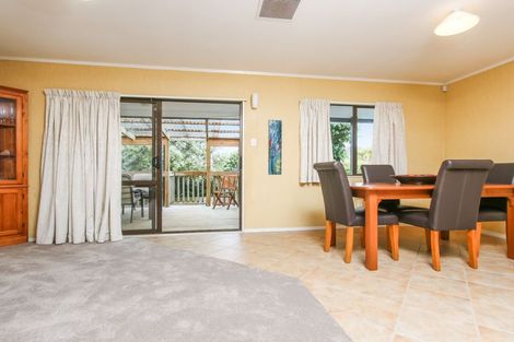 Photo of property in 32 Neil Avenue, Te Atatu Peninsula, Auckland, 0610
