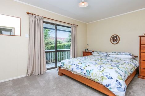 Photo of property in 32 Neil Avenue, Te Atatu Peninsula, Auckland, 0610