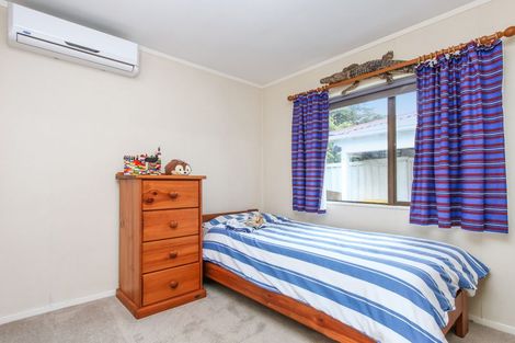 Photo of property in 32 Neil Avenue, Te Atatu Peninsula, Auckland, 0610
