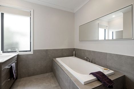 Photo of property in 2 Kotare Grove, Cambridge, 3434