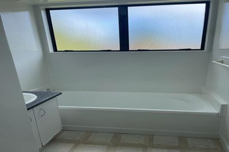 Photo of property in 1/138 Spinella Drive, Bayview, Auckland, 0629