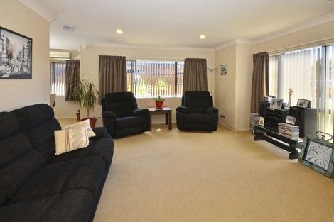 Photo of property in 33 Croftview Road, Wattle Downs, Auckland, 2103