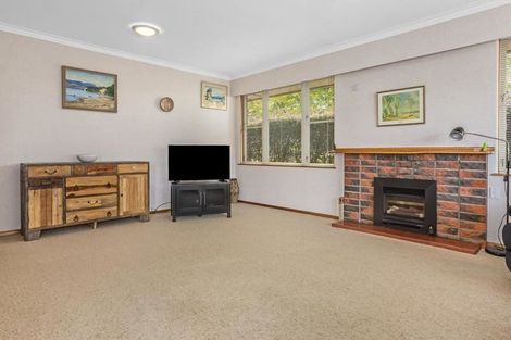Photo of property in 11 Iti Grove, Waikanae, 5036