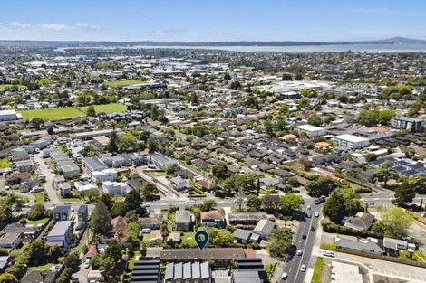 Photo of property in 3 Sturges Road, Henderson, Auckland, 0610