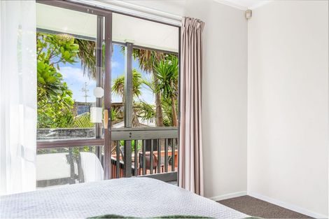 Photo of property in 91a/2 Beach Road, Te Atatu Peninsula, Auckland, 0610