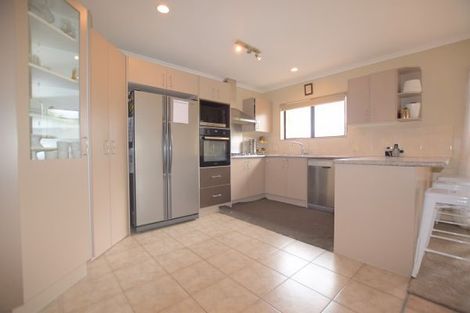 Photo of property in 24 View Ridge Drive, Ranui, Auckland, 0612