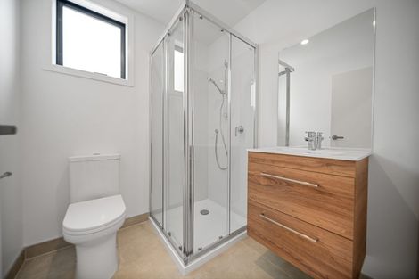 Photo of property in 2/39 Pakuranga Road, Pakuranga, Auckland, 2010
