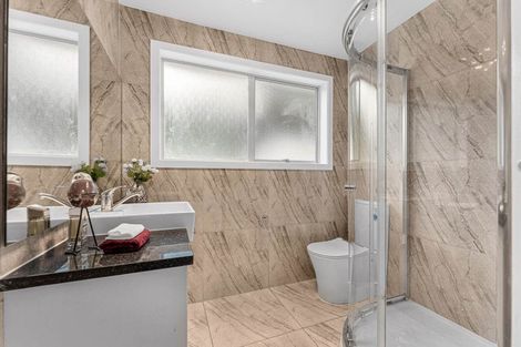 Photo of property in 25 Finn Place, Totara Vale, Auckland, 0629