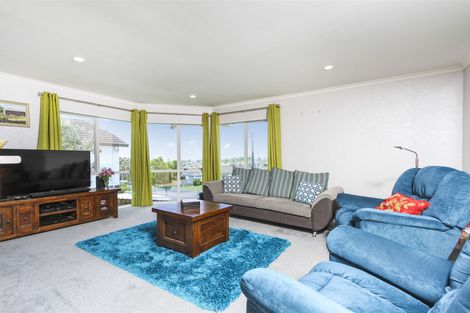 Photo of property in 62 Garton Drive, Massey, Auckland, 0614