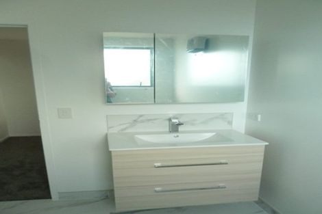 Photo of property in 2/41 Kervil Avenue, Te Atatu Peninsula, Auckland, 0610