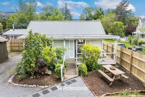 Photo of property in 3 Plateau Road, Te Marua, Upper Hutt, 5018