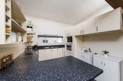 Photo of property in 8 Sicely Street, Marton, 4710