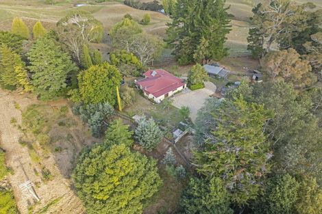 Photo of property in 2553 Taihape Road, Sherenden, Hastings, 4179