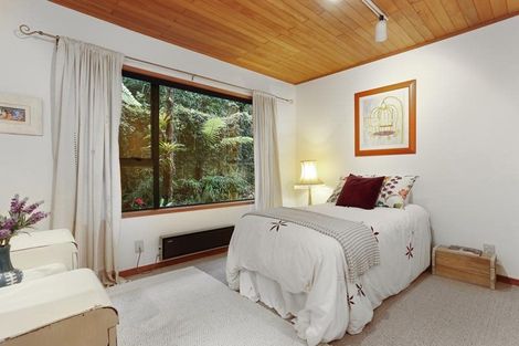 Photo of property in 280 Shaw Road, Titirangi, Auckland, 0604
