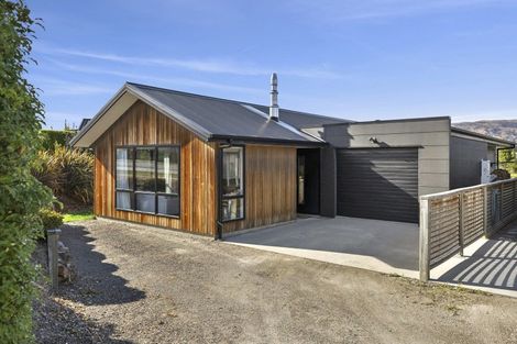 Photo of property in 51 Kirimoko Crescent, Wanaka, 9305