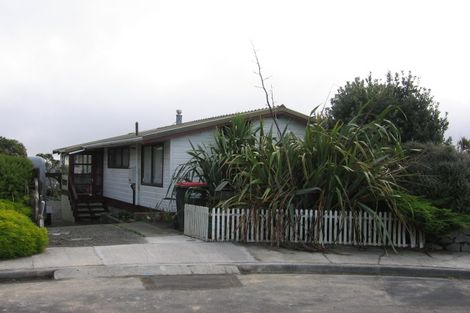Photo of property in 16 Rice Crescent, Newlands, Wellington, 6037