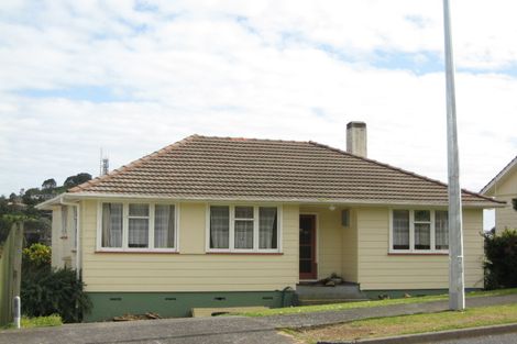 Photo of property in 6 Marton Place, Marfell, New Plymouth, 4310