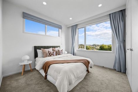 Photo of property in 4b Hilton Close, Fairview Heights, Auckland, 0632