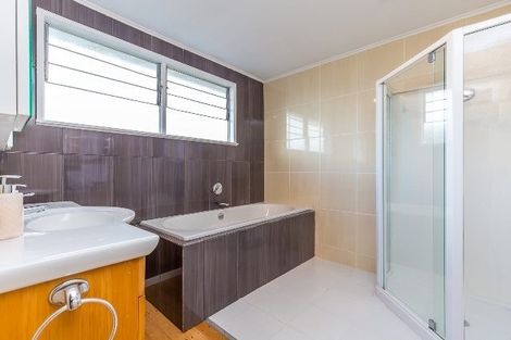 Photo of property in 177 Beach Haven Road, Beach Haven, Auckland, 0626