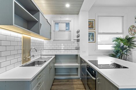 Photo of property in Devonport Apartments, 21/127 Saint Aubyn Street, New Plymouth, 4310