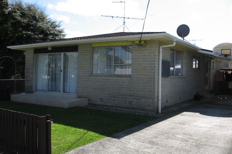 Photo of property in 2/13 Saint Ronans Avenue, Waterloo, Lower Hutt, 5011