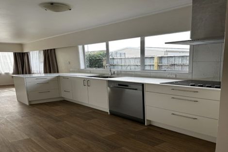 Photo of property in 12 Halberg Street, Papakura, 2110