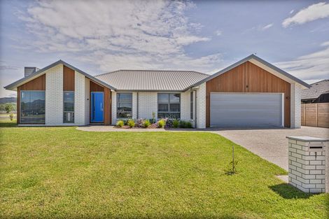 Photo of property in 1 Ngaroma Crescent, Whitianga, 3510