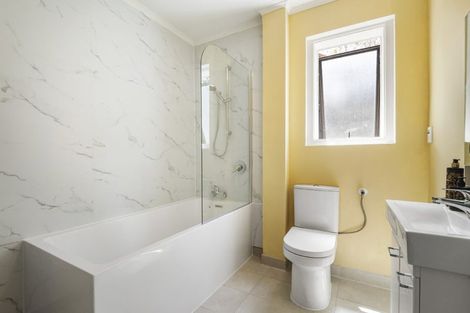 Photo of property in 254a East Coast Road, Forrest Hill, Auckland, 0620