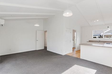 Photo of property in 72 Vodanovich Road, Te Atatu South, Auckland, 0610