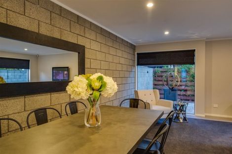 Photo of property in 142 Holly Road, St Albans, Christchurch, 8014