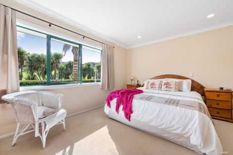 Photo of property in 15 Ina Ville Drive, Pukekohe, 2120