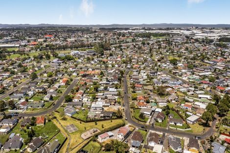 Photo of property in 48 Convair Crescent, Mangere, Auckland, 2022