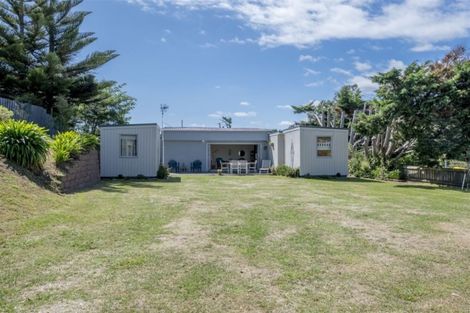 Photo of property in 37 Sarah Street, Waikawa Beach, Manakau, 5573