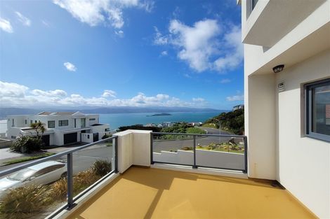 Photo of property in 28 Tamworth Crescent, Newlands, Wellington, 6037