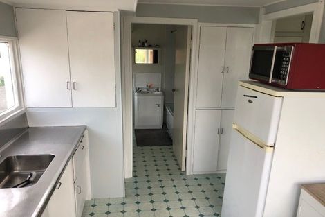 Photo of property in 51 Onewa Road, Northcote, Auckland, 0627