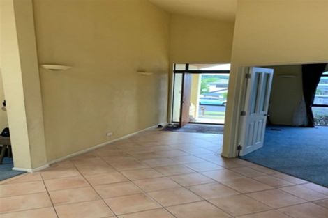 Photo of property in 11 Fairchild Avenue, Goodwood Heights, Auckland, 2105